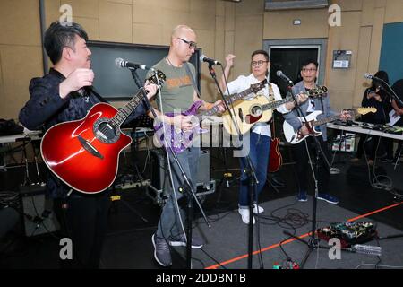 Taipeh. November 2020. Lo Ta-yu probt für das Gitarrenmusikfestival, das am 27. November 23 mit Wong Kwok LUN, Zhi-Ping Wang und Eric Chen in Taipei, Taiwan, China, stattfinden 2020 wird. (Foto von Top Photo/Sipa USA) Quelle: SIPA USA/Alamy Live News Stockfoto