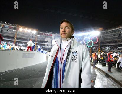 KEIN FILM, KEIN VIDEO, KEIN Fernsehen, KEIN DOKUMENTARFILM - USA-Skifahrer Bode Miller während der Eröffnungsfeier der XX Olympischen Spiele in Turin, Italien am 10. Februar 2006. Die XX Olympischen Winterspiele laufen von Freitag, 10. Februar bis 26. Februar 2006. Foto von Barbara Johnston/Philadelphia Inquirer/KRT/Cameleon/ABACAPRESS.COM Stockfoto