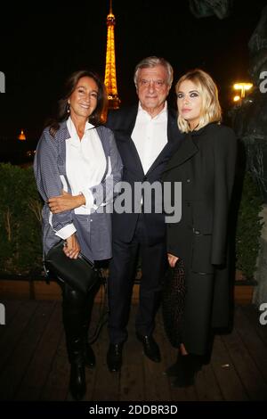 Sidney Toledano und seine Frau Katia Toledano, Ashley Benson Teilnahme an Prive Revaux Eyewear von Krys Party im Cafe de l'Homme in Paris, am 27. September 2018 statt. Foto von Jerome Domine/ABACAPRESS.COM Stockfoto