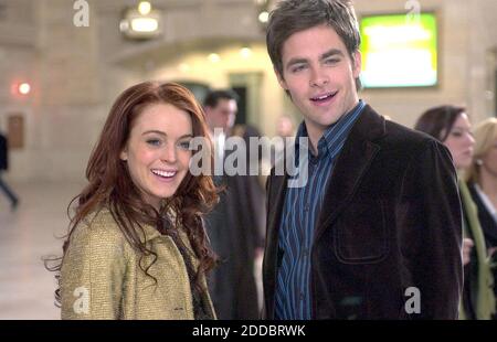 KEIN FILM, KEIN VIDEO, KEIN Fernsehen, KEIN DOKUMENTARFILM - Ashley (Lindsay Lohan), Left und Jake (Chris Pine) finden in New York City im 20th Century Fox-Film "Just My Luck" Liebe - und Extreme des Glücks. Foto von KRT/ABACAPRESS.COM Stockfoto