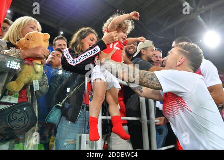 Kieran Trippier aus England mit seiner Frau Charlotte Trippier und ihrem Sohn Jacob Trippier Teilnahme an der 1/8 Final Game zwischen Kolumbien und England bei der FIFA-Weltmeisterschaft 2018 in Moskau, Russland am 3. Juli 2018. Foto von Christian Liewig/ABACAPRESS.COM Stockfoto