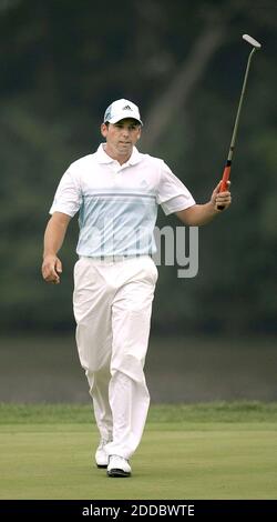 KEIN FILM, KEIN VIDEO, KEIN Fernsehen, KEIN DOKUMENTARFILM - der Spanier Sergio Garcia macht beim dritten Lauf der 88. PGA-Meisterschaft im Medinah Country Club in Medinah, Illinois, USA, am 19. August 2006 einen Birdie auf dem zweiten Loch. Foto von Scott Strazzante/Chicago Tribune/MCT/Cameleon/ABACAPRESS.COM Stockfoto