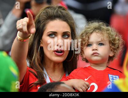 Charlotte Trippier, Ehefrau von Kieran Trippier aus England, und ihr Sohn Jacob Trippier, der am 3. Juli 2018 am Finalspiel 1/8 zwischen Kolumbien und England bei der FIFA Weltmeisterschaft 2018 in Moskau, Russland, teilnahm. Foto von Christian Liewig/ABACAPRESS.COM Stockfoto