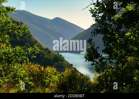 Lago di Fiastra bei Sommeranbruch Stockfoto