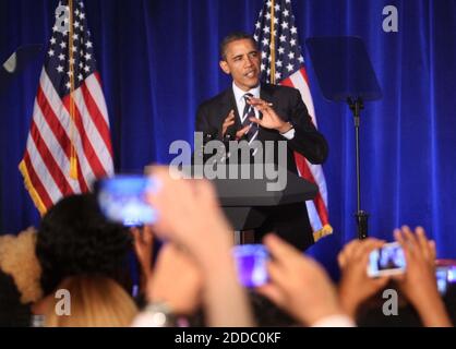 KEIN FILM, KEIN VIDEO, KEIN Fernsehen, KEIN DOKUMENTARFILM - Präsident Barack Obama spricht mit Unterstützern während einer Spendenaktion in Orlando, Florida, Dienstag, 11. Oktober 2011. Foto von Joe Burbank/Orlando Sentinel/MCT/ABACAPRESS.COM Stockfoto