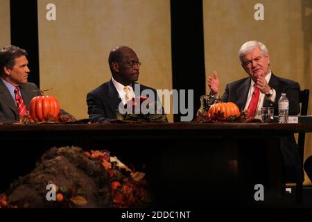 KEIN FILM, KEIN VIDEO, KEIN Fernsehen, KEIN DOKUMENTARFILM - republikanische Kandidaten hoffnungsvoll, von links nach rechts, Texas Gov. Rick Perry, Herman Cain und Newt Gingrich beantworten Fragen während des Thanksgiving Family Forums in der First Federated Church in des Moines, Iowa, USA am Samstag, 19. November 2011. Foto von Nancy Stone/Chicago Tribune/MCT/ABACAPRESS.COM Stockfoto