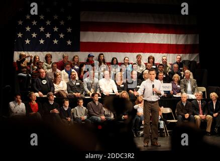 KEIN FILM, KEIN VIDEO, KEIN Fernsehen, KEIN DOKUMENTARFILM - der republikanische Präsidentschaftskandidat Mitt Romney spricht während einer Wahlkampfveranstaltung im Rochester Opera House in Rochester, New Hampshire, USA, am Sonntag, den 8. Januar 2012. Foto von Andy Jacobsohn/MCT/ABACAPRESS.COM Stockfoto
