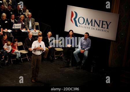 KEIN FILM, KEIN VIDEO, KEIN Fernsehen, KEIN DOKUMENTARFILM - der republikanische Präsidentschaftskandidat Mitt Romney spricht während einer Wahlkampfveranstaltung im Rochester Opera House in Rochester, New Hampshire, USA, am Sonntag, den 8. Januar 2012. Foto von Andy Jacobsohn/MCT/ABACAPRESS.COM Stockfoto