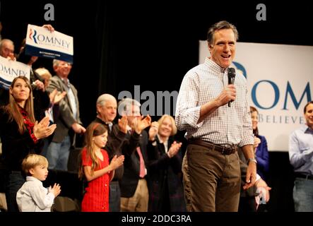 KEIN FILM, KEIN VIDEO, KEIN Fernsehen, KEIN DOKUMENTARFILM - der republikanische Präsidentschaftskandidat Mitt Romney spricht während einer Wahlkampfveranstaltung im Rochester Opera House in Rochester, New Hampshire, USA, am Sonntag, den 8. Januar 2012. Foto von Andy Jacobsohn/MCT/ABACAPRESS.COM Stockfoto
