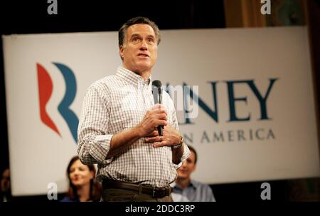 KEIN FILM, KEIN VIDEO, KEIN Fernsehen, KEIN DOKUMENTARFILM - der republikanische Präsidentschaftskandidat Mitt Romney spricht während einer Wahlkampfveranstaltung im Rochester Opera House in Rochester, New Hampshire, USA, am Sonntag, den 8. Januar 2012. Foto von Andy Jacobsohn/MCT/ABACAPRESS.COM Stockfoto