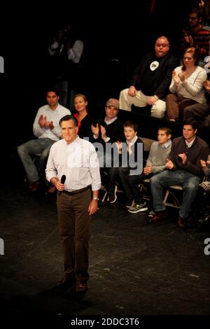 KEIN FILM, KEIN VIDEO, KEIN Fernsehen, KEIN DOKUMENTARFILM - der republikanische Präsidentschaftskandidat Mitt Romney spricht während einer Wahlkampfveranstaltung im Rochester Opera House in Rochester, New Hampshire, USA, am Sonntag, den 8. Januar 2012. Foto von Andy Jacobsohn/MCT/ABACAPRESS.COM Stockfoto