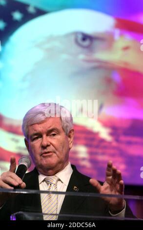 KEIN FILM, KEIN VIDEO, KEIN Fernsehen, KEIN DOKUMENTARFILM - der republikanische Präsidentschaftskandidat Newt Gingrich spricht Unterstützer an, während er am 28. Januar 2012 in der Kirche Centro de La Familia in Orlando, Florida, USA, wirbt. Foto von Joe Burbank/Orlando Sentinel/MCT/ABACAPRESS.COM Stockfoto