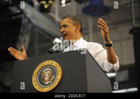 KEIN FILM, KEIN VIDEO, KEIN Fernsehen, KEIN DOKUMENTARFILM - Präsident Barack Obama hält eine Rede über die Wirtschaft, Arbeitsplätze und Steuern an der Florida Atlantic University, Dienstag, 10. April 2012, in Boca Raton, Florida, USA. Foto von Mark Randall/Sun Sentinel/MCT/ABACAPRESS.COM Stockfoto