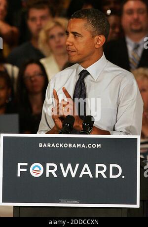 KEIN FILM, KEIN VIDEO, KEIN Fernsehen, KEIN DOKUMENTARFILM - Präsident Barack Obama spricht während eines Wahlkampfaufenthalten im John S. Knight Convention Center am Mittwoch, 1. August 2012 in Akron, Ohio, USA. Foto von Paul Tople/Akron Beacon Journal/MCT/ABACAPRESS.COM Stockfoto