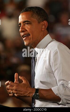 KEIN FILM, KEIN VIDEO, KEIN Fernsehen, KEIN DOKUMENTARFILM - Präsident Barack Obama spricht während eines Wahlkampfaufenthalten im John S. Knight Convention Center am Mittwoch, 1. August 2012 in Akron, Ohio, USA. Foto von Paul Tople/Akron Beacon Journal/MCT/ABACAPRESS.COM Stockfoto