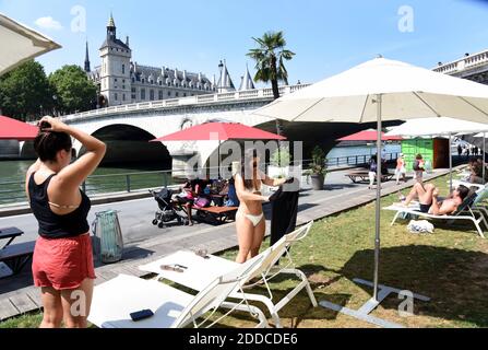 Pariser nutzen die Sommerveranstaltung Paris Plages (Pariser Strände) am 7. Juli 2018. Die 17. Paris Plages findet vom 8. Juli bis 3. September statt. Foto von Alain Apaydin/ABACAPRESS.COM Stockfoto