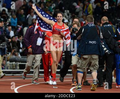 KEIN FILM, KEIN VIDEO, KEIN Fernsehen, KEIN DOKUMENTARFILM - die US-Amerikanerin Jennifer Suhr gewinnt das Polsprung-Finale der Frauen während der Olympischen Sommerspiele in London, Großbritannien, am Montag, 6. August 2012. Foto von Nhat V. Meyer/San Jose Mercury News/MCT/ABACAPRESS.COM Stockfoto