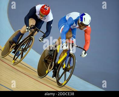 KEIN FILM, KEIN VIDEO, KEIN Fernsehen, KEIN DOKUMENTARFILM - Gregory Bauge aus Frankreich, rechts, Lead Jason Kenny aus Großbritannien, links, während des Wettkampfs im Sprintfinale der Männer im Velodrome im Olympic Park während der Olympischen Sommerspiele 2012 in London, Großbritannien, Montag, 6. August 2012. Kenny gewann die Goldmedaille in der Veranstaltung. Foto von David Eulitt/Kansas City Star/MCT/ABACAPRESS.COM Stockfoto