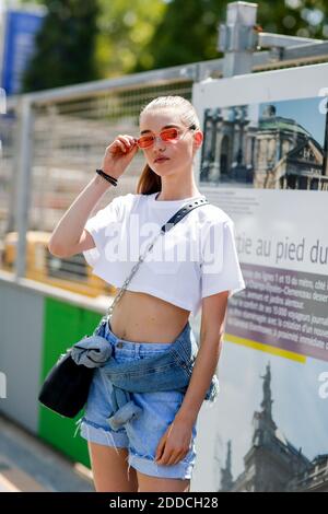 Street Style, Modell Meghan Roche nach Chanel Herbst-Winter 2018-2019 Haute Couture Show im Grand Palais, in Paris, Frankreich, am 3. Juli 2018 statt. Foto von Marie-Paola Bertrand-Hillion/ABACAPRESS.COM Stockfoto