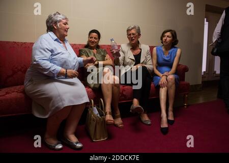 Jacqueline Gourault, Agnès Buzyn, Geneviève Darrieussecq, Florence Parly in Versailles. Der französische Präsident Emmanuel Macron spricht am 9. Juli 2018 im Plenarsaal des Kongresses im Schloss von Versailles, außerhalb von Paris, über einen Sonderkongress, auf dem die beiden Parlamentsgebäude (Nationalversammlung und Senat) versammelt sind. Der französische Präsident wird heute das französische Parlament im opulenten Schloss Versailles zu einer jährlichen Ansprache über seine Pläne zur Überholung großer Teile der französischen Gesellschaft und Institutionen versammeln. Foto von Raphaël Lafargue/ABACAPRESS.COM Stockfoto