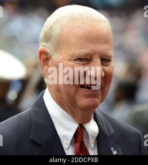 KEIN FILM, KEIN VIDEO, KEIN Fernsehen, KEIN DOKUMENTARFILM - der ehemalige US-Außenminister James A. Baker III wird am Rande eines NFL-Spiels zwischen den Houston Texans und den Buffalo Bills am Sonntag, 4. November 2012, in Houston, Texas, USA, gezeigt. Foto von George Bridges/MCT/ABACAPRESS.COM Stockfoto