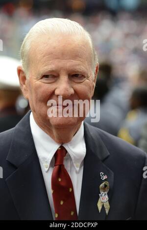 KEIN FILM, KEIN VIDEO, KEIN Fernsehen, KEIN DOKUMENTARFILM - der ehemalige US-Außenminister James A. Baker III wird am Rande eines NFL-Spiels zwischen den Houston Texans und den Buffalo Bills am Sonntag, 4. November 2012, in Houston, Texas, USA, gezeigt. Foto von George Bridges/MCT/ABACAPRESS.COM Stockfoto