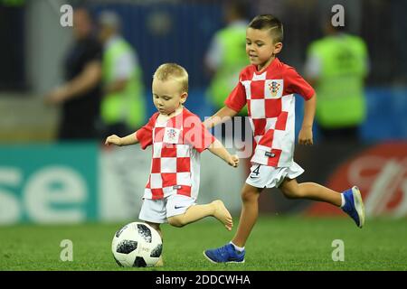 Kinder der kroatischen Spieler spielen nach dem Halbfinale der FIFA Fußball-Weltmeisterschaft Russland 2018 zwischen England und Kroatien am 11. Juli 2018 im Luzhniki-Stadion in Moskau, Russland, auf dem Spielfeld. Foto von Lionel Hahn/ABACAPRESS.COM Stockfoto