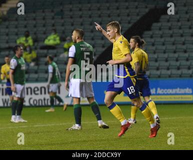 Easter Road Stadium.Edinburgh. Scotland.UK 24. November-20 Scottish Premership Match . St Johnstone's Ali McCann feiert Toreröffnung Tor Kredit: eric mccowat/Alamy Live News Stockfoto