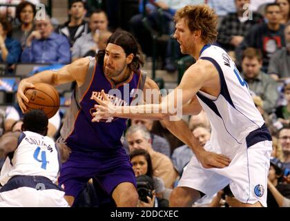 KEIN FILM, KEIN VIDEO, KEIN TV, KEIN DOKUMENTARFILM - Dallas Mavericks Point Guard Darren Collison (4) und Dallas Mavericks Power Forward Dirk Nowitzki (41) Wache gegen Phoenix Suns Power Forward Luis Scola (14) während eines NBA-Spiels im American Airlines Center in Dallas, TX, USA am 27. Januar 2013. Foto von Richard W. Rodriguez/Fort Worth Star-Telegram/MCT/ABACAPRESS.COM Stockfoto