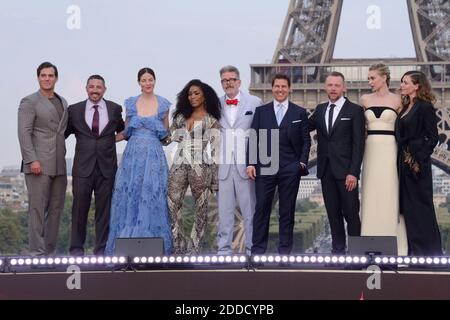 Henry Cavill, Jake Myers, Michelle Monaghan, Angela Bassett, Christopher McQuarrie, Tom Cruise, Simon Pegg, Vanessa Kirby und Rebecca Ferguson bei der Weltpremiere von Mission: Impossible - Fallout im Palais de Chaillot in Paris, Frankreich am 12. Juli 2018. Foto von Aurore Marechal/ABACAPRESS.COM Stockfoto