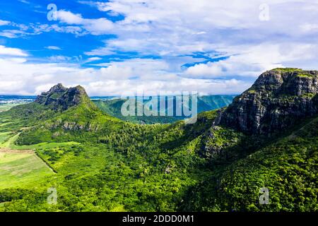 Mauritius, Black River, Hubschrauberblick auf den Rempart Mountain im Sommer Stockfoto