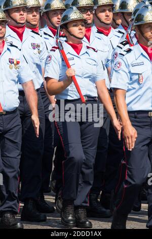 Militärische französische Frauen Troup während der jährlichen Militärparade am 14. Juli 2018 auf der Champs-Elysees Avenue in Paris, Frankreich. Foto von Nasser Berzane/ABACAPRESS.COM. Stockfoto