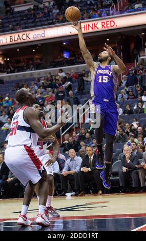KEIN FILM, KEIN VIDEO, KEIN TV, KEIN DOKUMENTARFILM - Phoenix Suns Power Forward Marcus Morris (15) dreht über Washington Wizards Small Forward Martell Webster (9) während der ersten Hälfte ihres Spiels spielte am 16. März 2013 im Verizon Center in Washington, DC, USA. Washiington besiegte Phoenix 127-105. Foto von Harry E. Walker/MCT/ABACAPRESS.COM Stockfoto