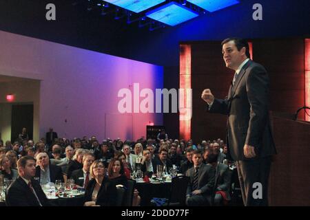 KEIN FILM, KEIN VIDEO, KEIN Fernsehen, KEIN DOKUMENTARFILM - Sen. Ted Cruz (R-TX) spricht beim jährlichen Reagan Republican Dinner in des Moines, Iowa, USA am Freitag, 25. Oktober 2013. Foto von David Peterson/MCT/ABACAPRESS.COM Stockfoto