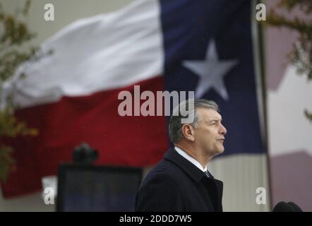 KEIN FILM, KEIN VIDEO, KEIN Fernsehen, KEIN DOKUMENTARFILM - Dallas Bürgermeister Mike Rawlings spricht bei der "The 50th: Ehrung der Erinnerung an Präsident John F. Kennedy" Veranstaltung in Dallas, TX, USA, am 50. Jahrestag der Ermordung des Präsidenten, Freitag, 22. November 2013. Foto von Rodger Mallison/Fort Worth Star-Telegram/MCT/ABACAPRESS.COM Stockfoto