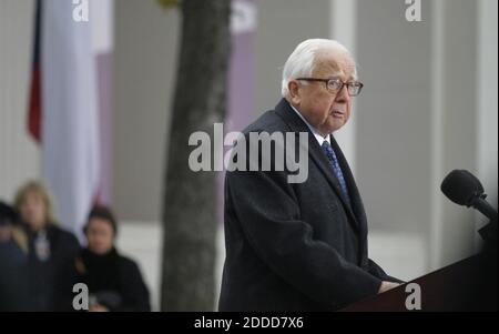 KEIN FILM, KEIN VIDEO, KEIN Fernsehen, KEIN DOKUMENTARFILM - der Historiker David McCullough ist der Hauptredner bei der Veranstaltung "The 50th: Ehrung des Gedächtnisses von Präsident John F. Kennedy" in Dallas, TX, USA, zum 50. Jahrestag der Ermordung des Präsidenten, Freitag, den 22. November 2013. Foto von Rodger Mallison/Fort Worth Star-Telegram/MCT/ABACAPRESS.COM Stockfoto