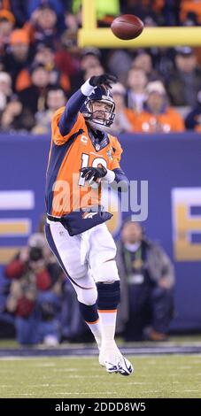 KEIN FILM, KEIN VIDEO, KEIN TV, KEIN DOKUMENTARFILM - Denver Broncos Quarterback Peyton Manning (18) wirft gegen die Seattle Seahawks während des dritten Quartals des Super Bowl XLVIII im MetLife Stadium in East Rutherford, NJ, USA am 2. Februar 2014. Foto von J. Conrad Wiliams/Newsday/MCT/ABACAPRESS.COM Stockfoto