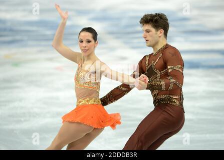 KEIN FILM, KEIN VIDEO, KEIN Fernsehen, KEIN DOKUMENTARFILM - die Italiener Nicole della Monica und Matteo Guarise spielen ihr Kurzprogramm für Eiskunstlauf während der Olympischen Winterspiele im Eisberg Skating Palace in Sotschi, Russland, Dienstag, 11. Februar 2014. Foto von Chuck Myers/MCT/ABACAPRESS.COM Stockfoto