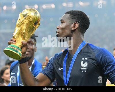 Frankreichs Paul Pogba küsst die Trophäe, nachdem er am 4-2 15. Juli 2018 im Luzhniki-Stadion in Moskau, Russland, das Finale der FIFA-Weltmeisterschaft 2018, Frankreich gegen Kroatien gewonnen hat. Foto von Christian Liewig/ABACAPRESS.COM Stockfoto