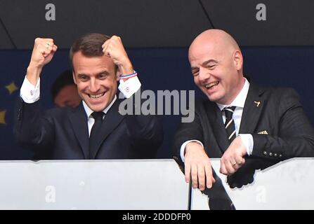 Der französische Präsident Emmanuel Macron und der FIFA-Präsident Gianni Infantino wurden am 15. Juli 2018 in Moskau, Russland, beim FIFA-Fußballfinale 2018 zwischen Frankreich und Kroatien auf der Tribüne gesehen. Frankreich gewann 4-2 und gewann den 2. Titel. Foto von Christian Liewig /ABACAPRESS.COM Stockfoto