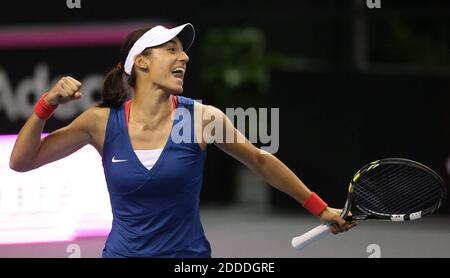 KEIN FILM, KEIN VIDEO, KEIN Fernsehen, KEIN DOKUMENTARFILM - die französische Caroline Garcia reagiert, nachdem sie die USA Madison Keys, 6-4, 6-3, während eines Fed Cup-Weltgruppenspielens in der Chaifetz Arena in St. Louis, MO, USA, am 20. April 2014 besiegt hat. Foto von Chris Lee/St. Louis Post-Dispatch/MCT/ABACAPRESS.COM Stockfoto