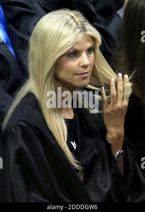 KEIN FILM, KEIN VIDEO, KEIN Fernsehen, KEIN DOKUMENTARFILM - Elin Nordegren dreht sich am 10. Mai 2014 bei den Festlichkeiten am Rollins College in Winter Park, FL, USA, die Haare. Nordegren, die ehemalige Frau des Golfers Tiger Woods, wurde zum "Outstanding Graduating Senior" für Rollins College ernannt. Foto von Stephen M. Dowell/Orlando Sentinel/MCT/ABACAPRESS.COM Stockfoto