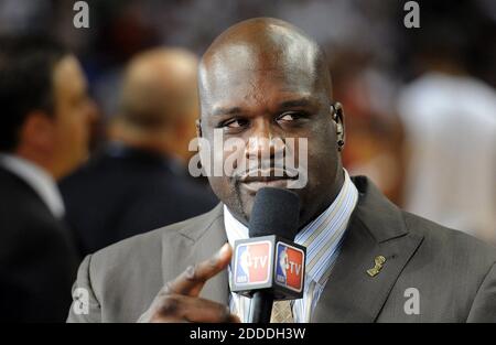 KEIN FILM, KEIN VIDEO, KEIN Fernsehen, KEIN DOKUMENTARFILM - Shaquille O'Neal kommentiert vor dem Start von Spiel 3 der NBA Finals zwischen dem Miami Heat und den San Antonio Spurs in der AmericanAirlines Arena in Miami, FL, USA am 10. Juni 2014. Foto von Robert Duyos/Sun Sentinel/MCT/ABACAPRESS.COM Stockfoto