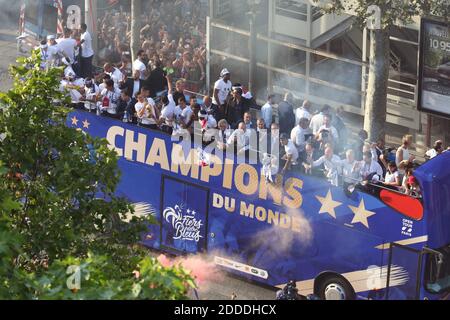Die Parade der französischen Fußballmannschaft nach der FIFA-Weltmeisterschaft 2018 auf den Champs-Elysées in Paris, Frankreich am 16. Juli 2018. Foto von Jerome Domine/ABACAPRESS.COM Stockfoto