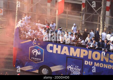 Die Parade der französischen Fußballmannschaft nach der FIFA-Weltmeisterschaft 2018 auf den Champs-Elysées in Paris, Frankreich am 16. Juli 2018. Foto von Jerome Domine/ABACAPRESS.COM Stockfoto