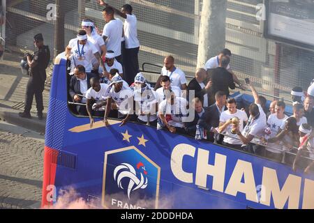 Die Parade der französischen Fußballmannschaft nach der FIFA-Weltmeisterschaft 2018 auf den Champs-Elysées in Paris, Frankreich am 16. Juli 2018. Foto von Jerome Domine/ABACAPRESS.COM Stockfoto