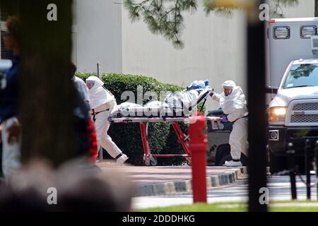 KEIN FILM, KEIN VIDEO, KEIN Fernsehen, KEIN DOKUMENTARFILM - Nancy Writebol, eine amerikanische Hilfskämpferin aus North Carolina, die sich während ihrer Arbeit in Westafrika mit Ebola infiziert hatte, kommt am Dienstag, den 5. August 2014, im Emory University Hospital in Atlanta, GA, USA an. Foto von John Spink/Atlanta Journal-Constitution/MCT/ABACAPRESS.COM Stockfoto