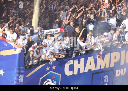 Die Parade der französischen Fußballmannschaft nach der FIFA-Weltmeisterschaft 2018 auf den Champs-Elysées in Paris, Frankreich am 16. Juli 2018. Foto von Jerome Domine/ABACAPRESS.COM Stockfoto