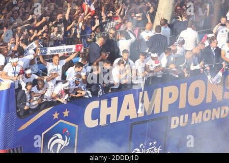 Die Parade der französischen Fußballmannschaft nach der FIFA-Weltmeisterschaft 2018 auf den Champs-Elysées in Paris, Frankreich am 16. Juli 2018. Foto von Jerome Domine/ABACAPRESS.COM Stockfoto