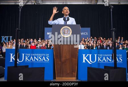 KEIN FILM, KEIN VIDEO, KEIN Fernsehen, KEIN DOKUMENTARFILM - Präsident Barack Obama spricht am Donnerstag, den 22. Januar 2015 im Anschutz Sports Pavilion auf dem Campus der University of Kansas in Lawrence, KS, USA. Foto von David Eulitt/Kansas City Star/TNS/ABACAPRESS.COM Stockfoto